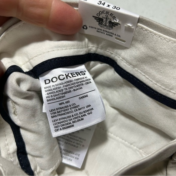 New dockers straight fit khakis 34x30 - Picture 2 of 4